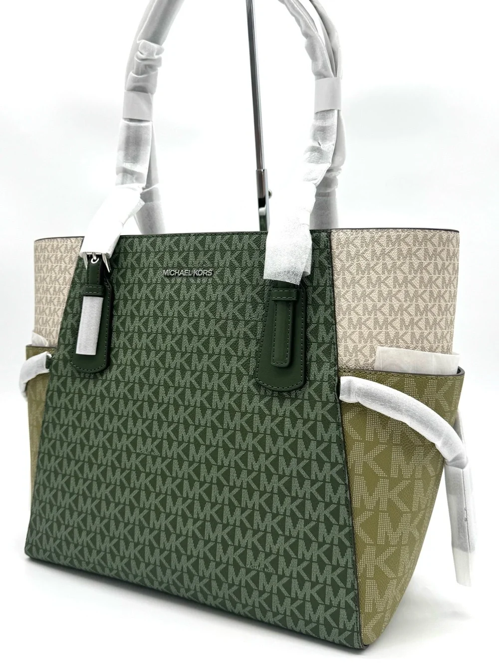 Michael Kors Voyager Large Color-Block Signature Logo Tote Bag - Amazon Green
